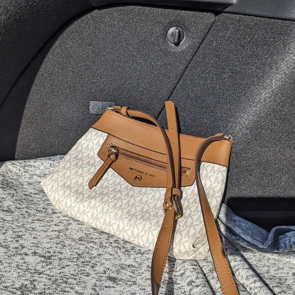 Michael Kors Bags Michael Kors Signature Warren Messenger Bag